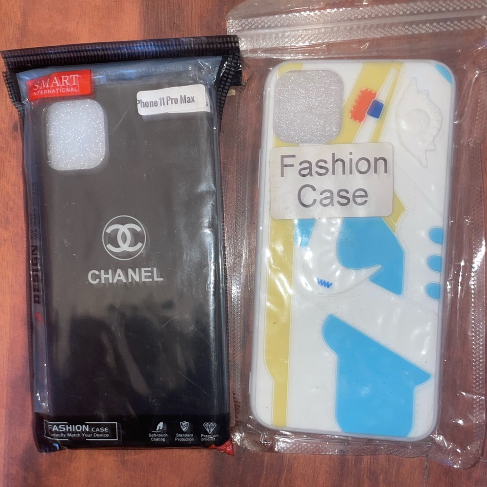 11 pro max hard back cases. 5 for $20 ( shipping fee $8)  2 for $5.